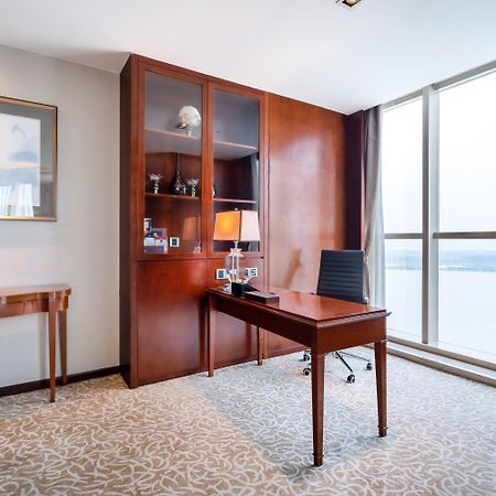 מלון Crowne Plaza Zhenjiang By Ihg מראה חיצוני תמונה