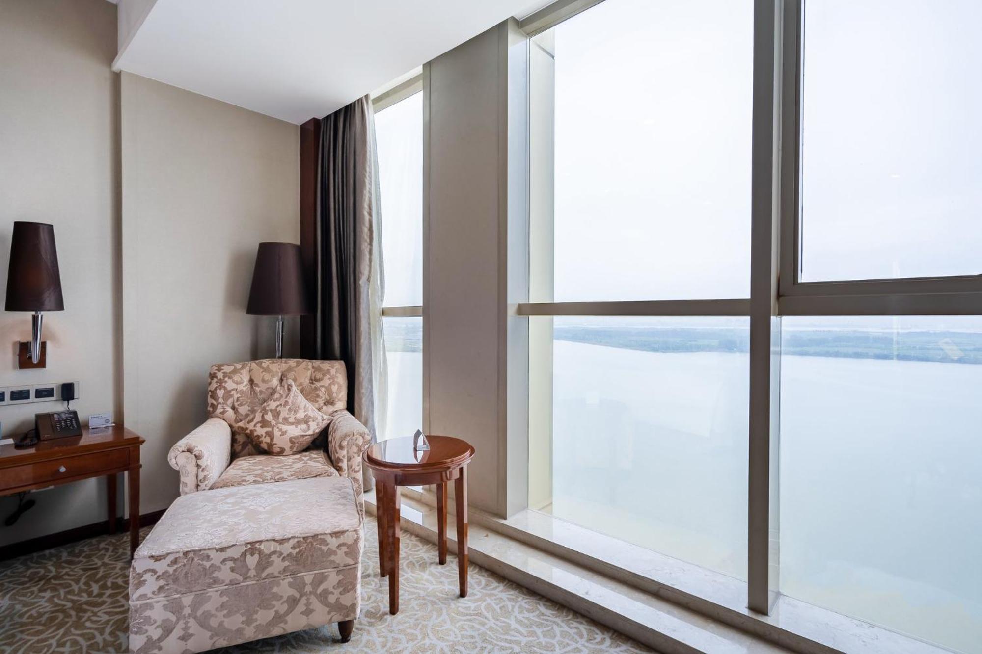 מלון Crowne Plaza Zhenjiang By Ihg מראה חיצוני תמונה