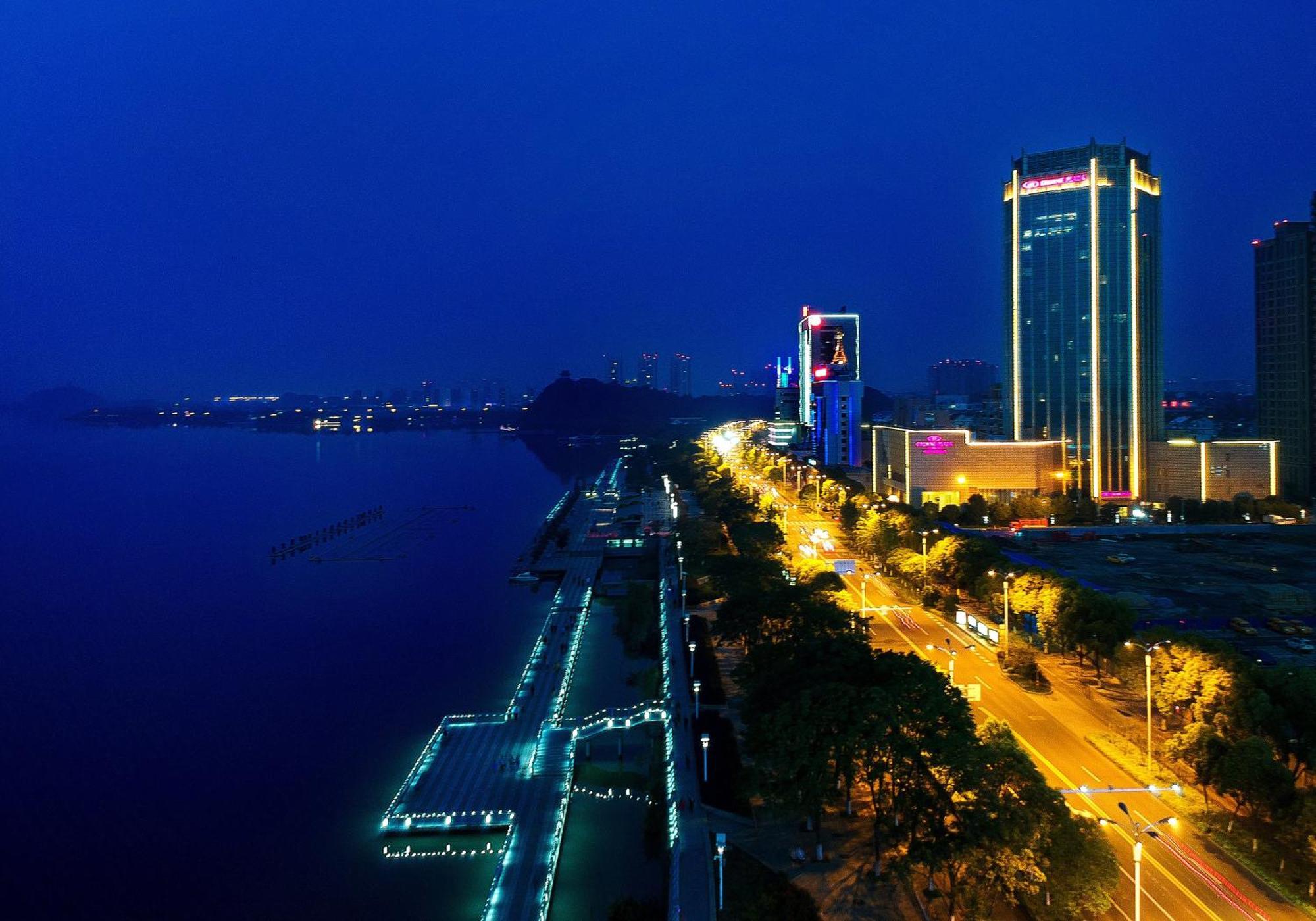 מלון Crowne Plaza Zhenjiang By Ihg מראה חיצוני תמונה